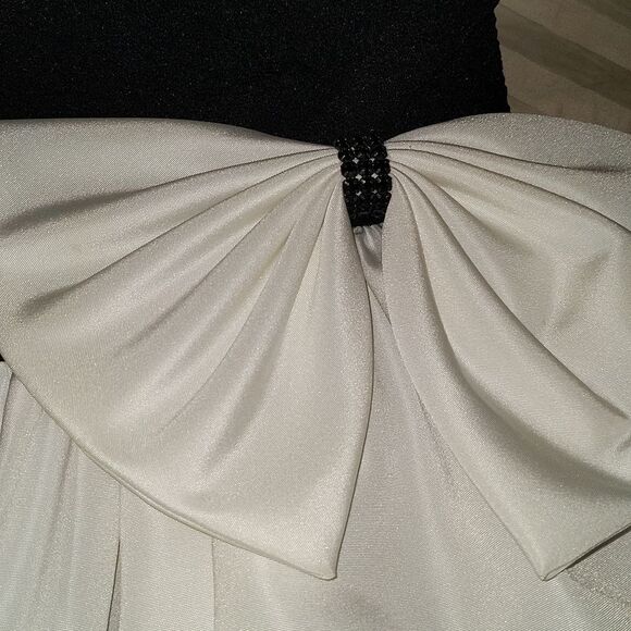 Darcy vintage union made black and white gown - Picture 9 of 13